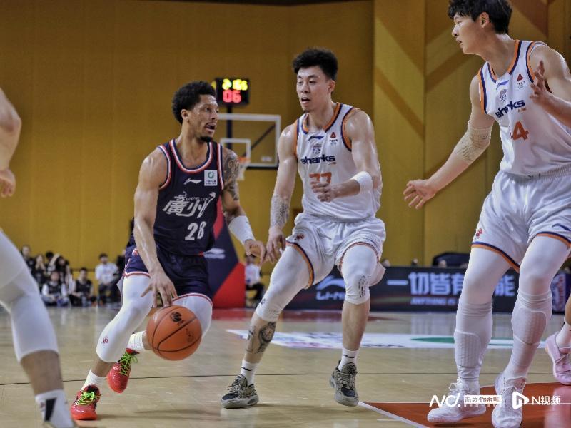 广州龙狮1分负上海错失良机 季后赛生死战即将打响