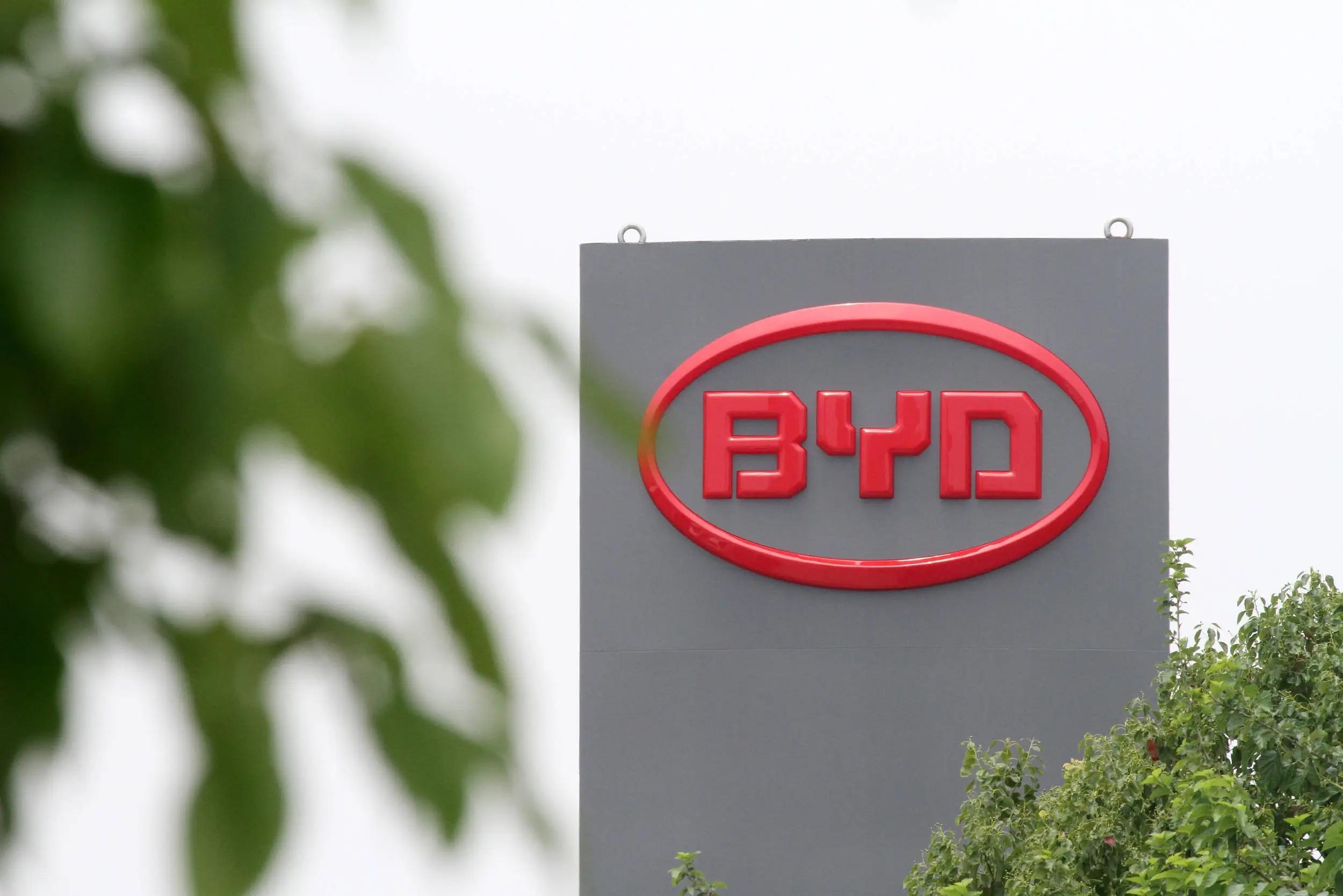 比亚迪闪充技术引领潮流，固态电池蓄势待发，技术革新永不止步