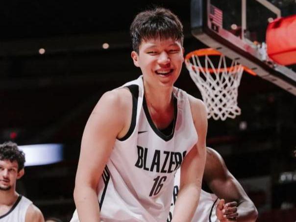 8中7+惊天隔扣，牛逼！杨瀚森，还得是NBA