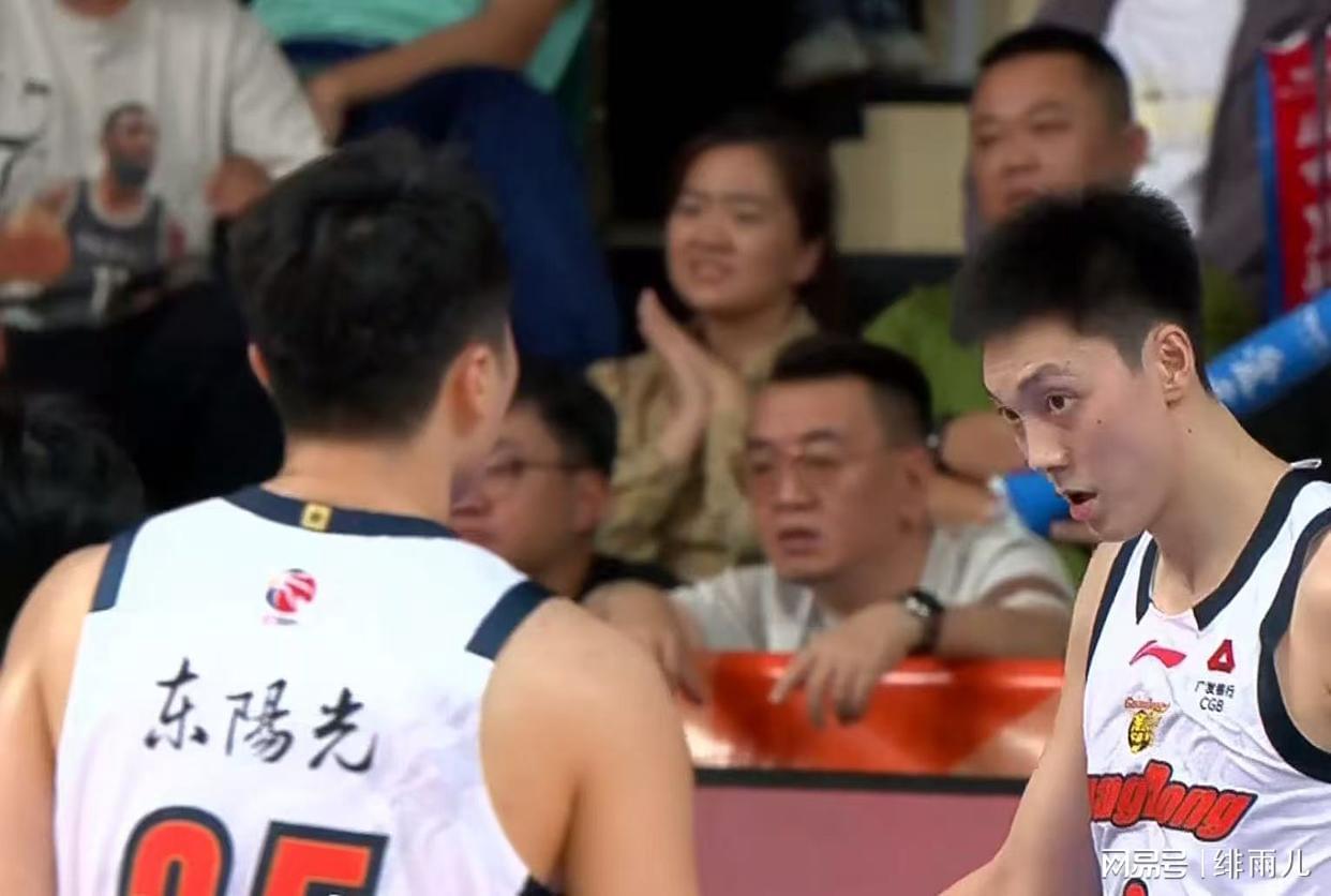 CBA转会风暴！朱俊龙C类合同续约引争冠队哄抢，广东或祭出2换1方案