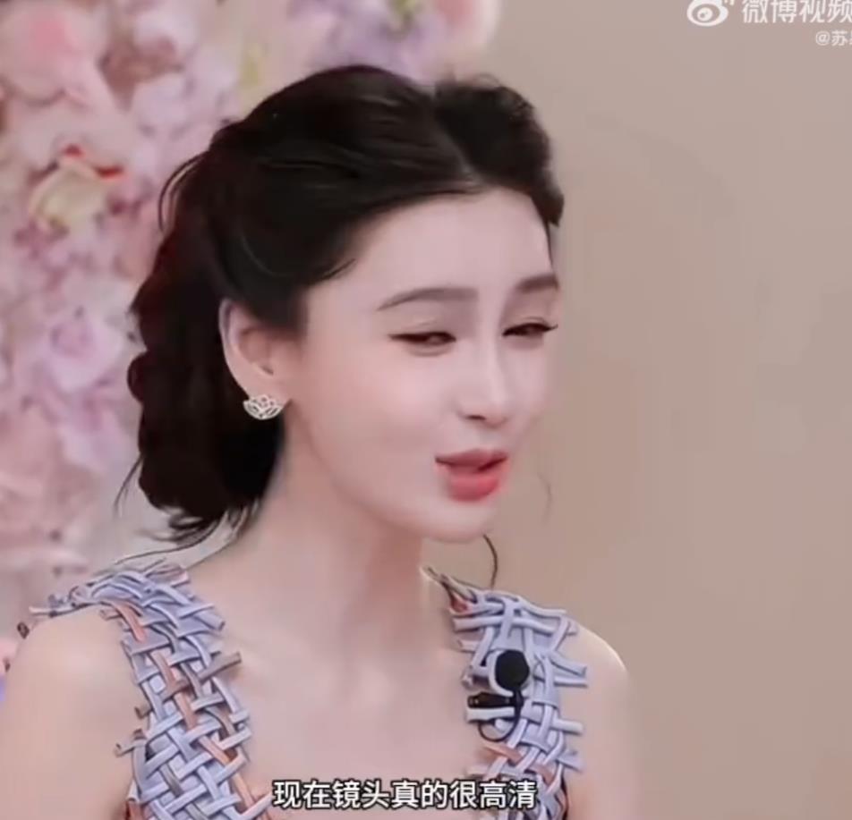 Angelababy直播回应“显老”风波：高清镜头下，接纳自然衰老的勇气